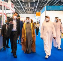 H.H. Sheikh Hasher bin Maktoum Al Maktoum, Director-General of Dubai Department of Information, eröffnete die Paperworld Middle East in Dubai.