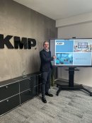 Jan-Michael Sieg, KMP-Vorstand, will mit dem Vertrieb der Ijkoa-Displays neue Potenziale für den Handel erschließen.