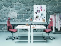 RH Mereo lässt sich ganz einfach einstellen – für den perfekten Arbeitsmodus. (Foto: Scandinavian Business Seating)