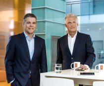 Georg Mersmann, Vorstand der Soennecken, und Dr. Benedikt Erdmann, Vorstandsvorsitzender der Soennecken eG (v.l.)