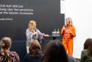 TV-Moderatorin Frauke Ludowig im Talk mit Trend-Expertin Dr. Claudia Schulz auf der ILM Edition #163 in Offenbach. Ihre persönlichen Fashion-Einblicke und Accessoire-Tipps sorgten für volle Reihen und hohe Aufmerksamkeit auf der Bühne.